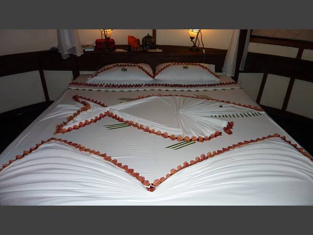 Geschmücktes Bett