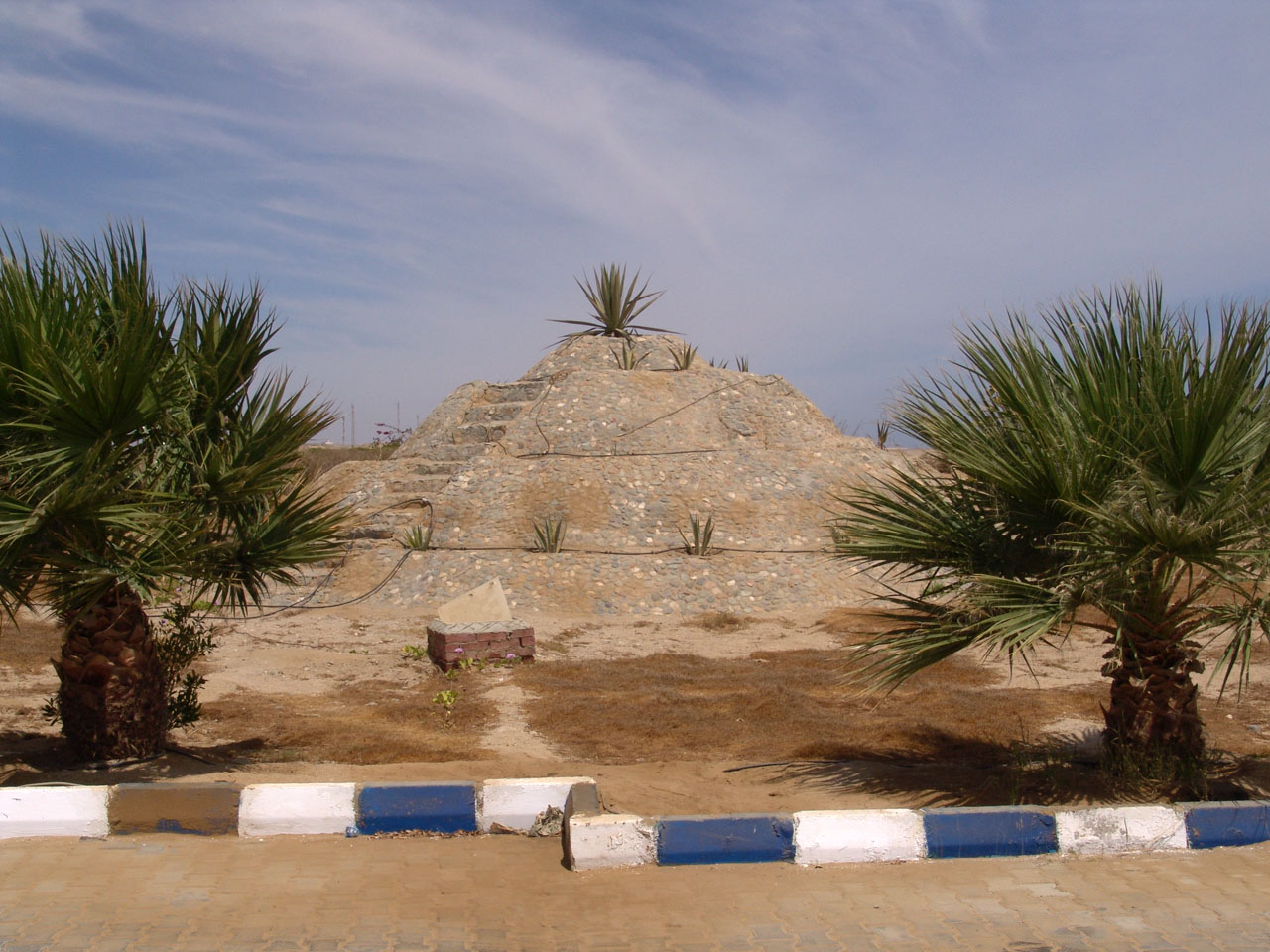 Pyramide vor dem Hotel - In Ägypten quasi Pflicht :-)