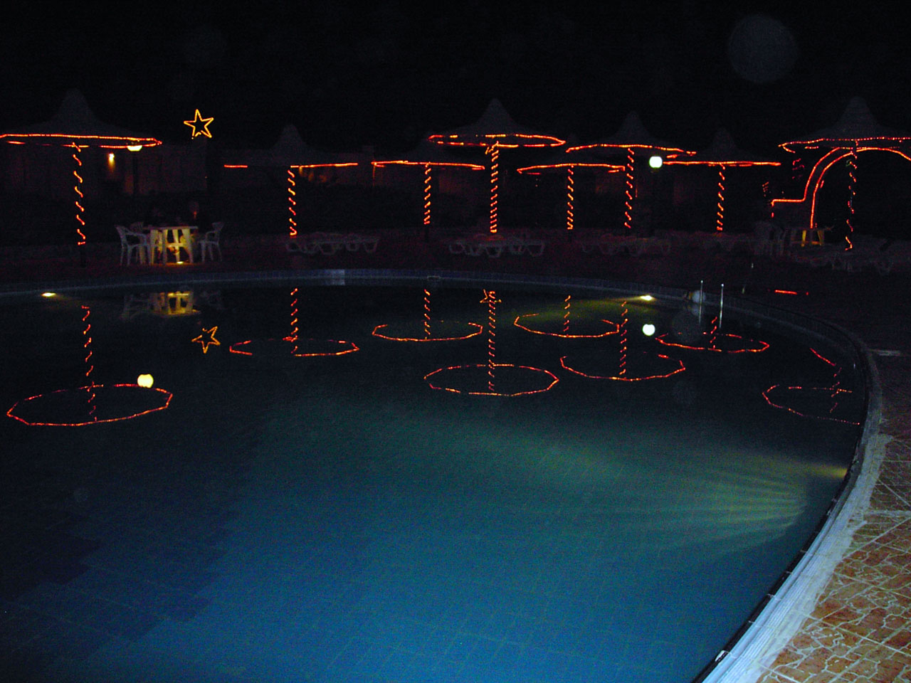 Pool bei Nacht