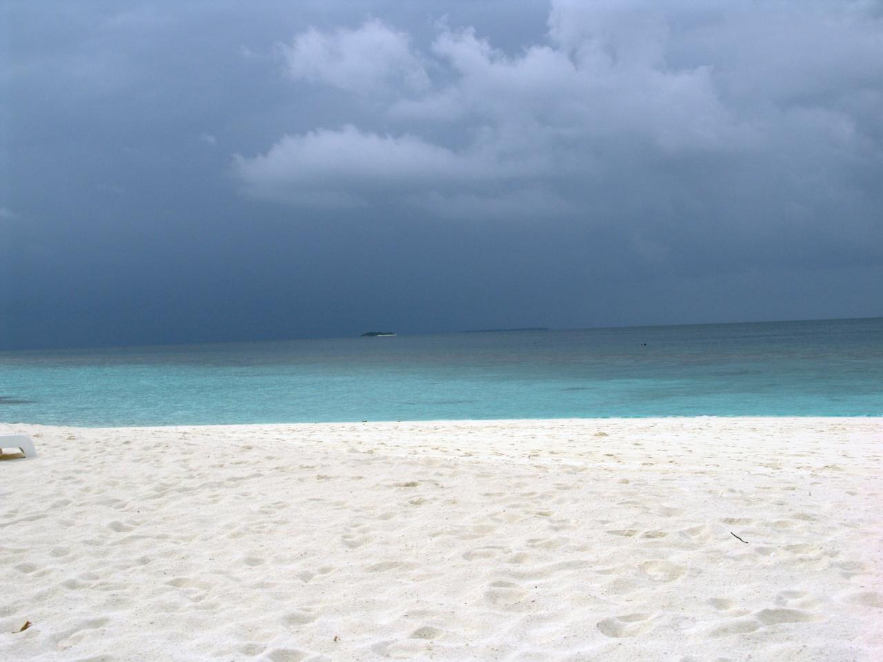 Blick von "unserem" Strandabschnitt aus aufs Meer