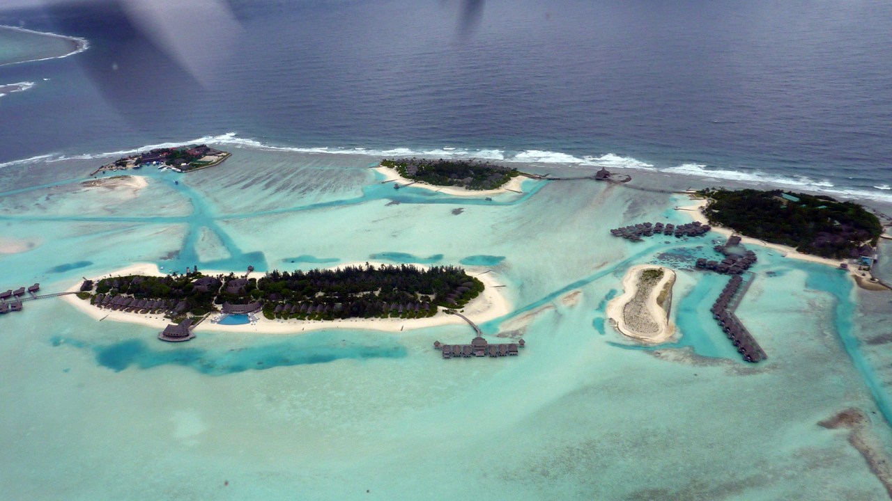 oben: Ghulhiggaathuhuraa, Veligandu, Boduhuraa
unten: Anantara resort