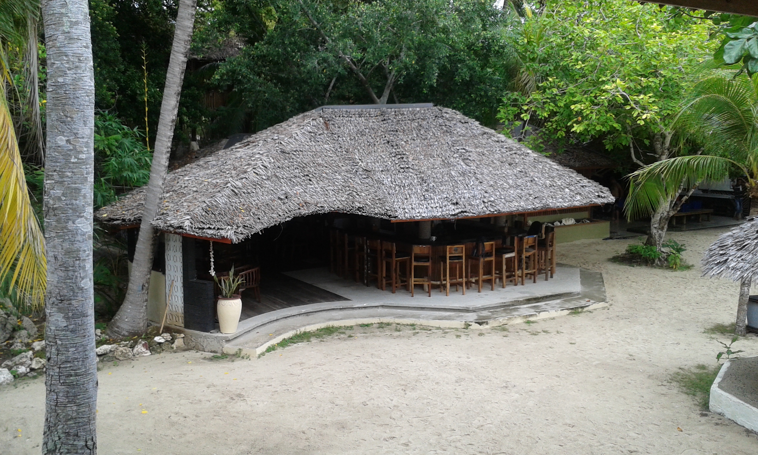 Blick vom Restaurant zur Bar