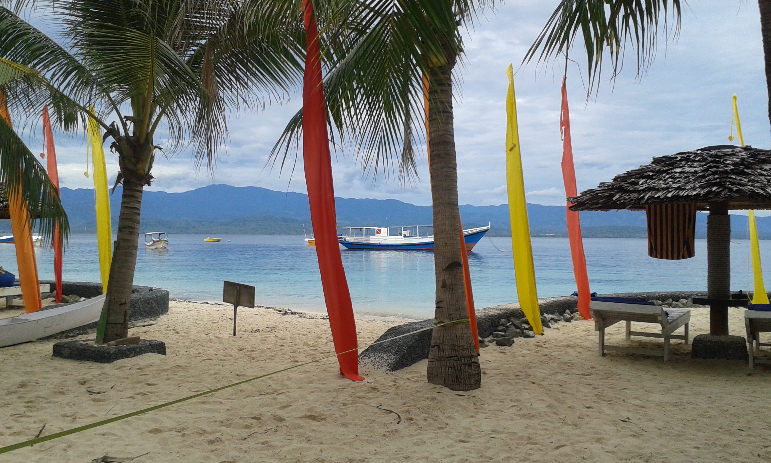 Strand mit Tauchboot