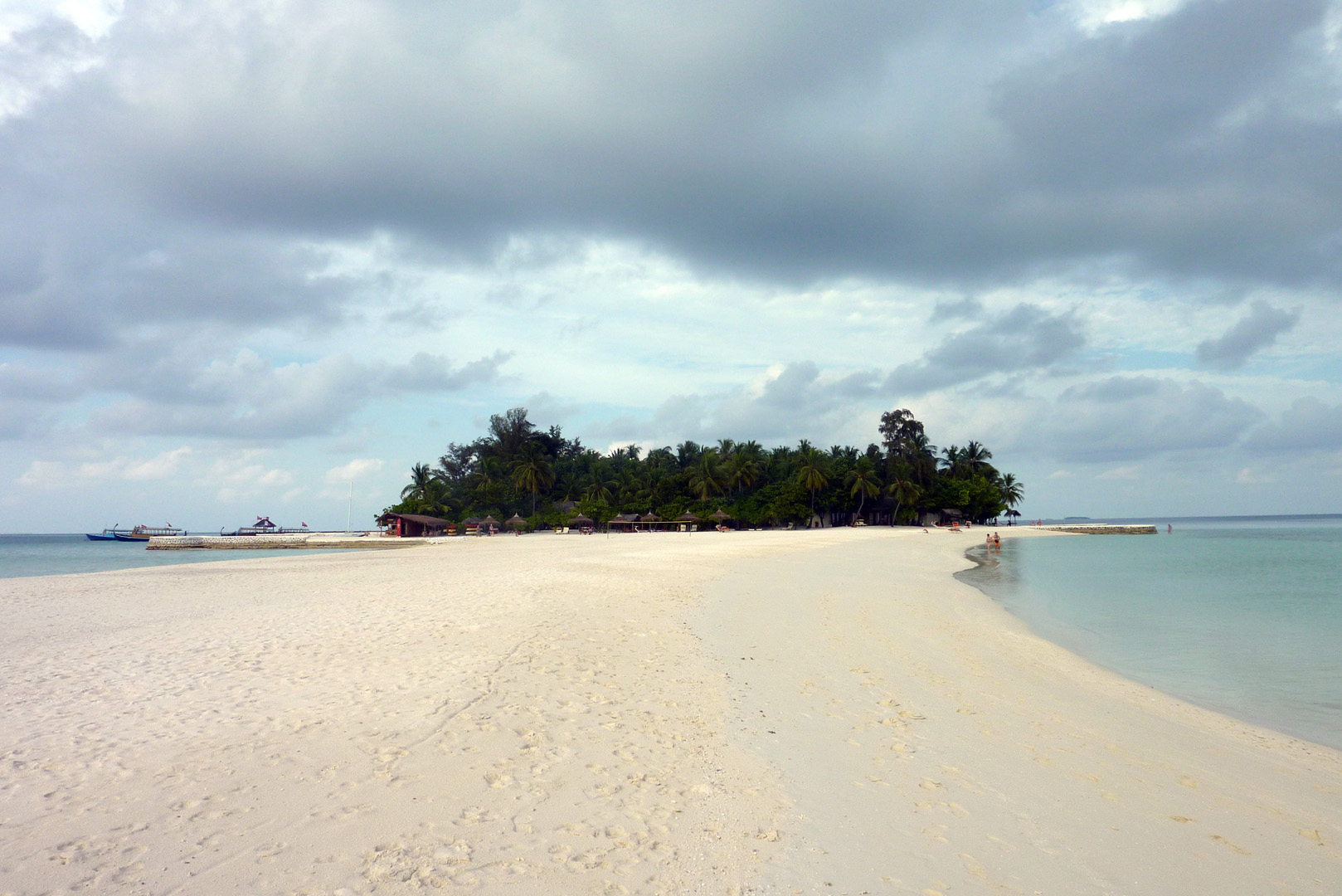 Blick von der Sandzunge zur Insel