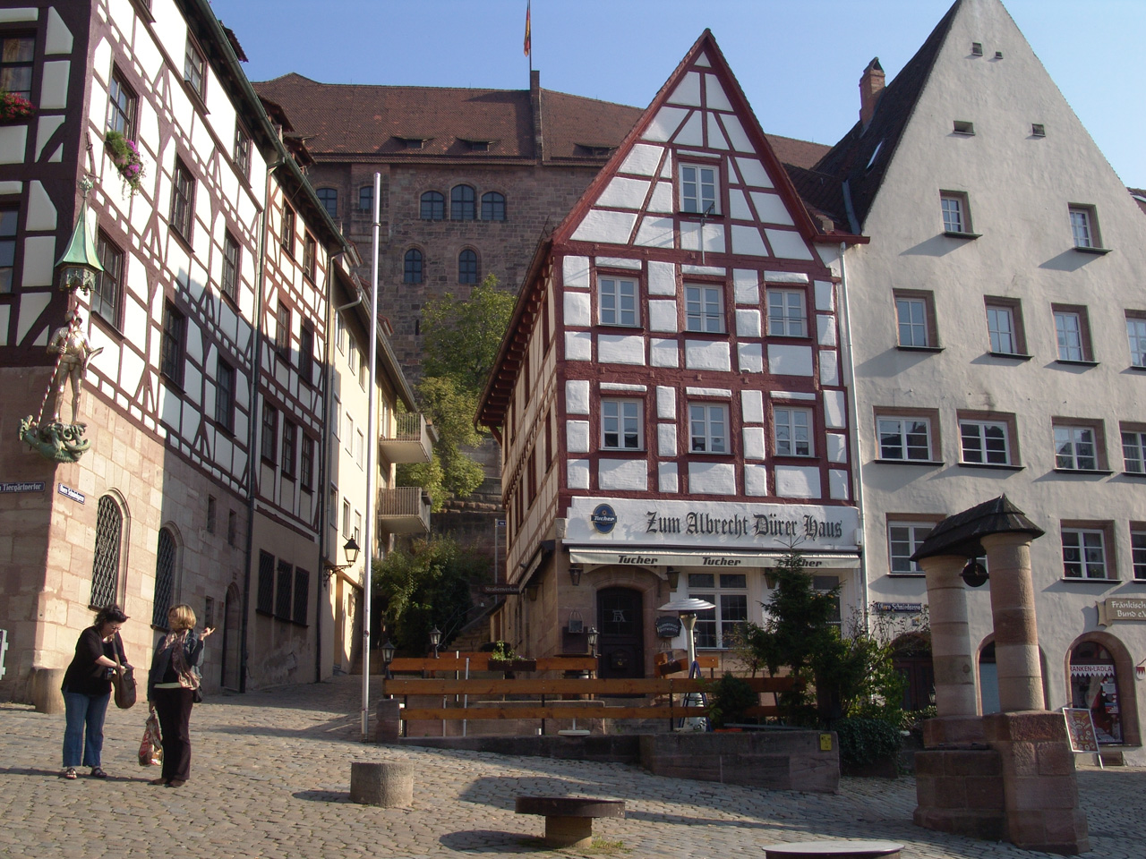 Blick vom Tiergärtnertor zur Burg