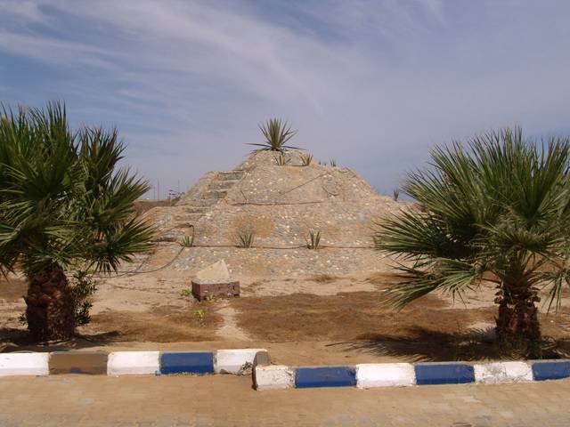 Pyramide vor dem Hotel - In Ägypten quasi Pflicht :-)