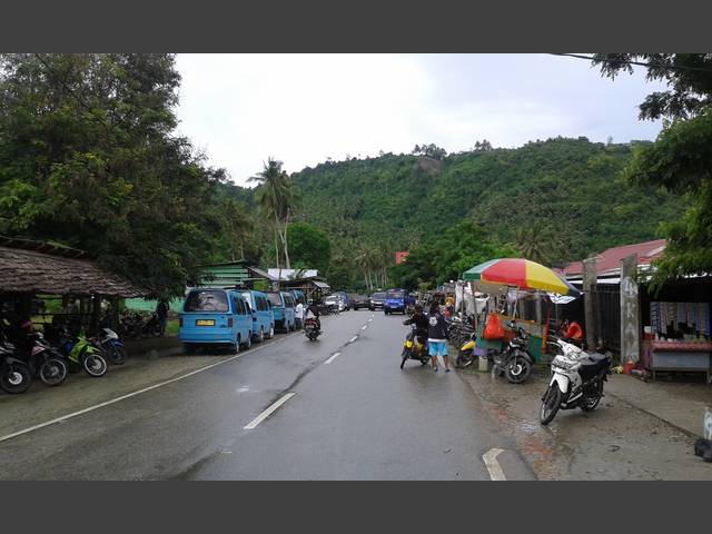 Vor dem Markt in Donggala