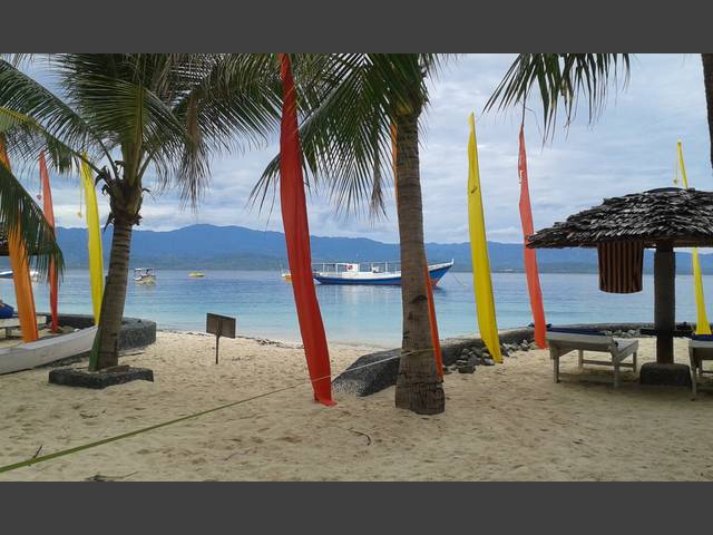 Strand mit Tauchboot