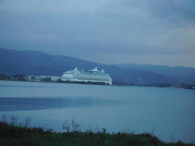 Kreuzfahrtschiff in Montego Bay