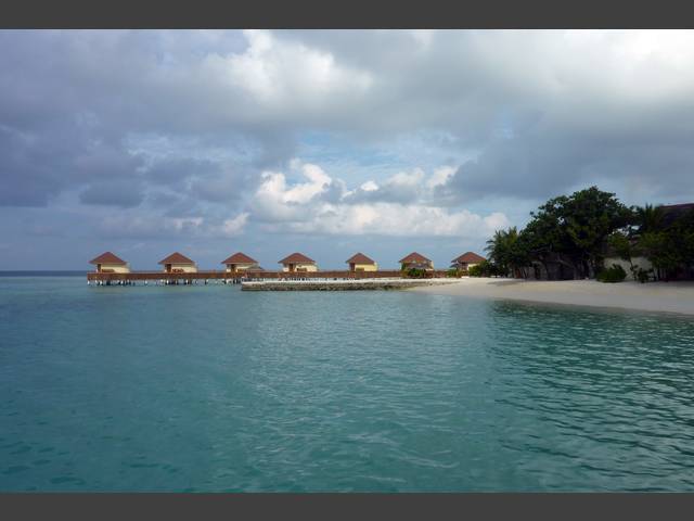 Blick zu den Wasserbungalows