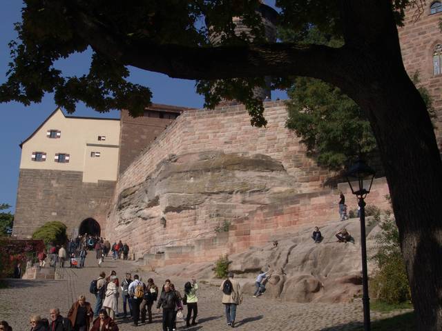 Natürliche und künstliche Außenmauer